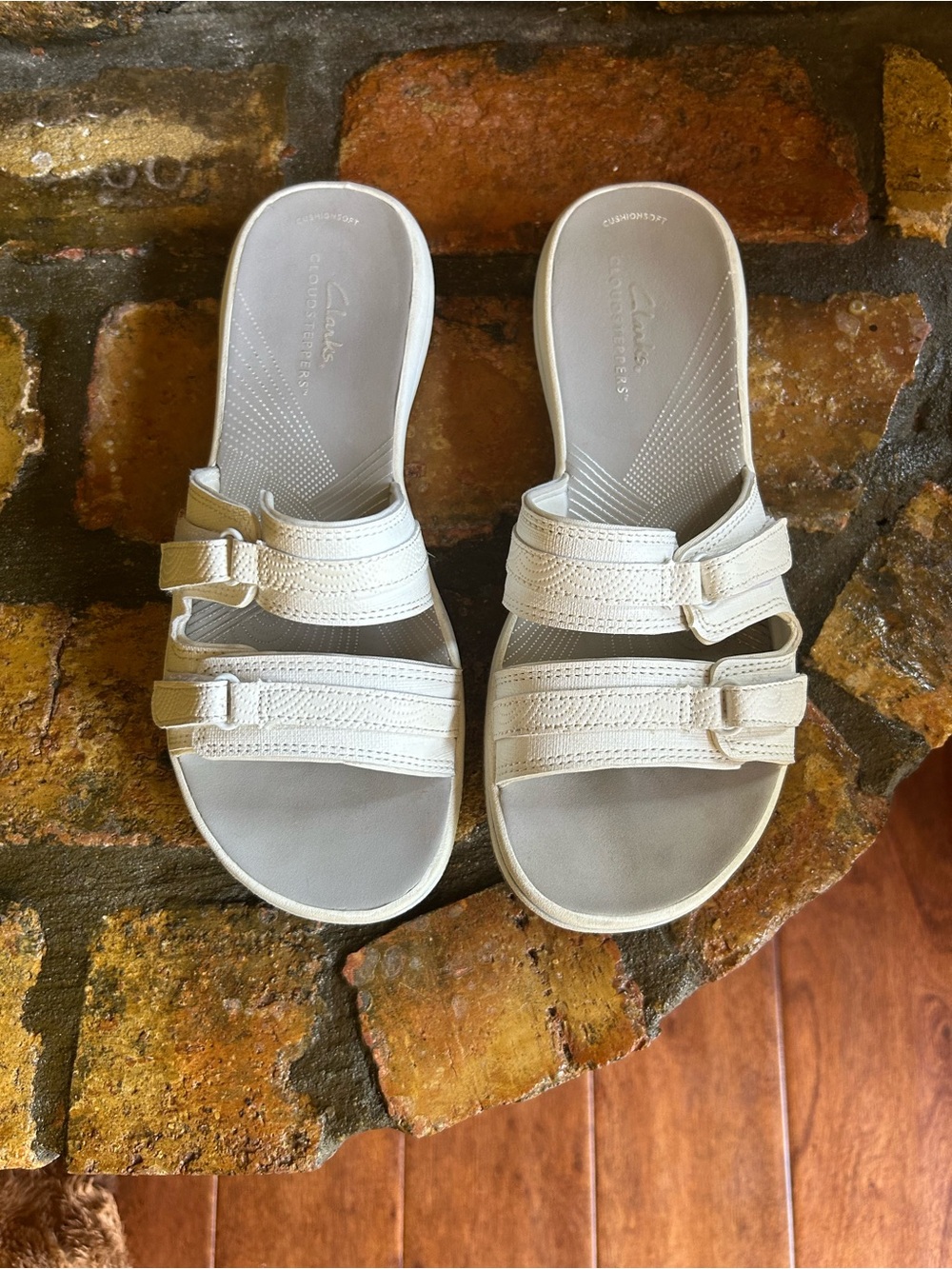 Clarks Sandals. - Picture 2 of 5
